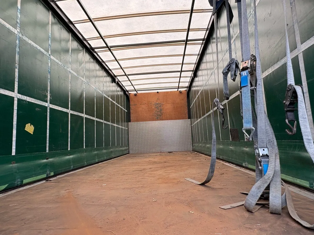 Curtainsider body tail lift - Image 3