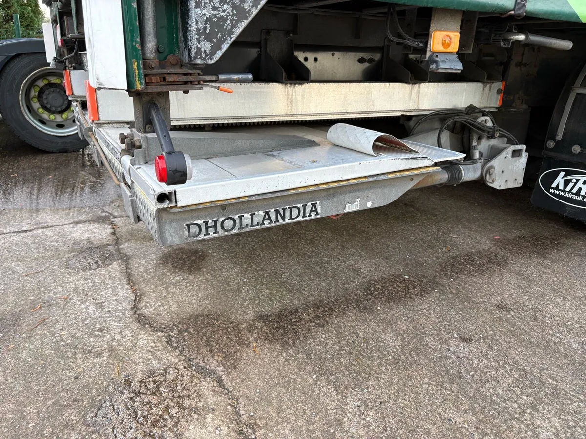 Curtainsider body tail lift - Image 4