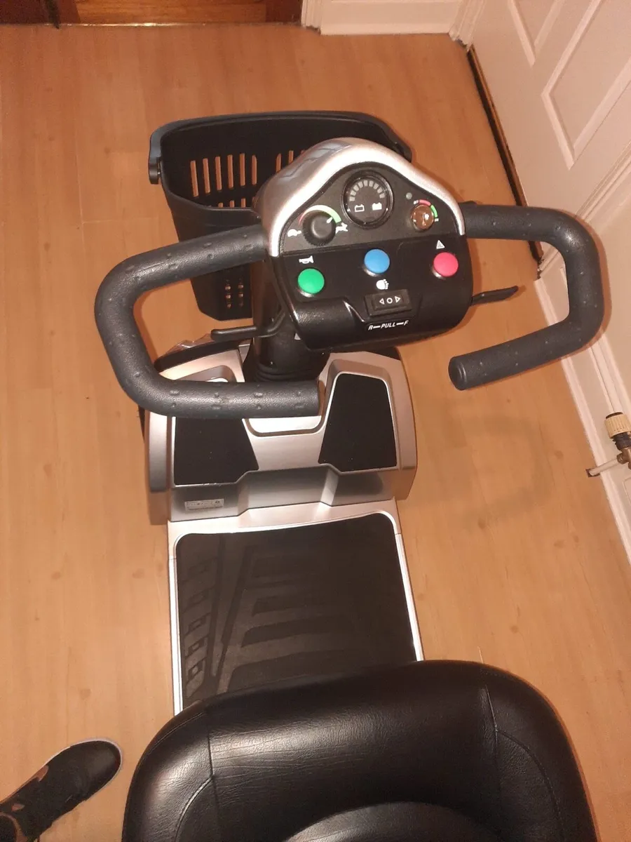 Mobility 220 scooter - Image 3