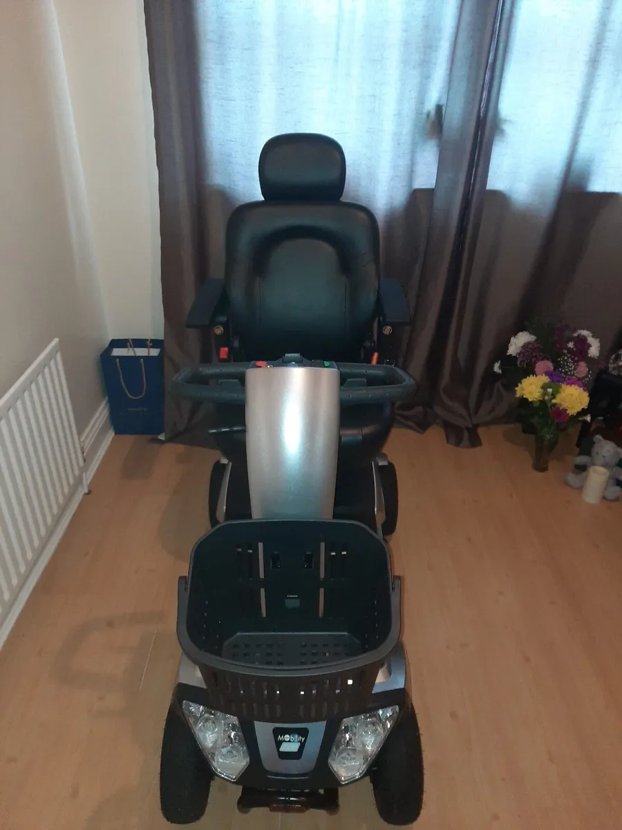 Mobility 220 scooter - Image 1