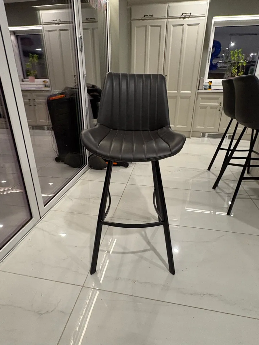 Island stools - Image 1