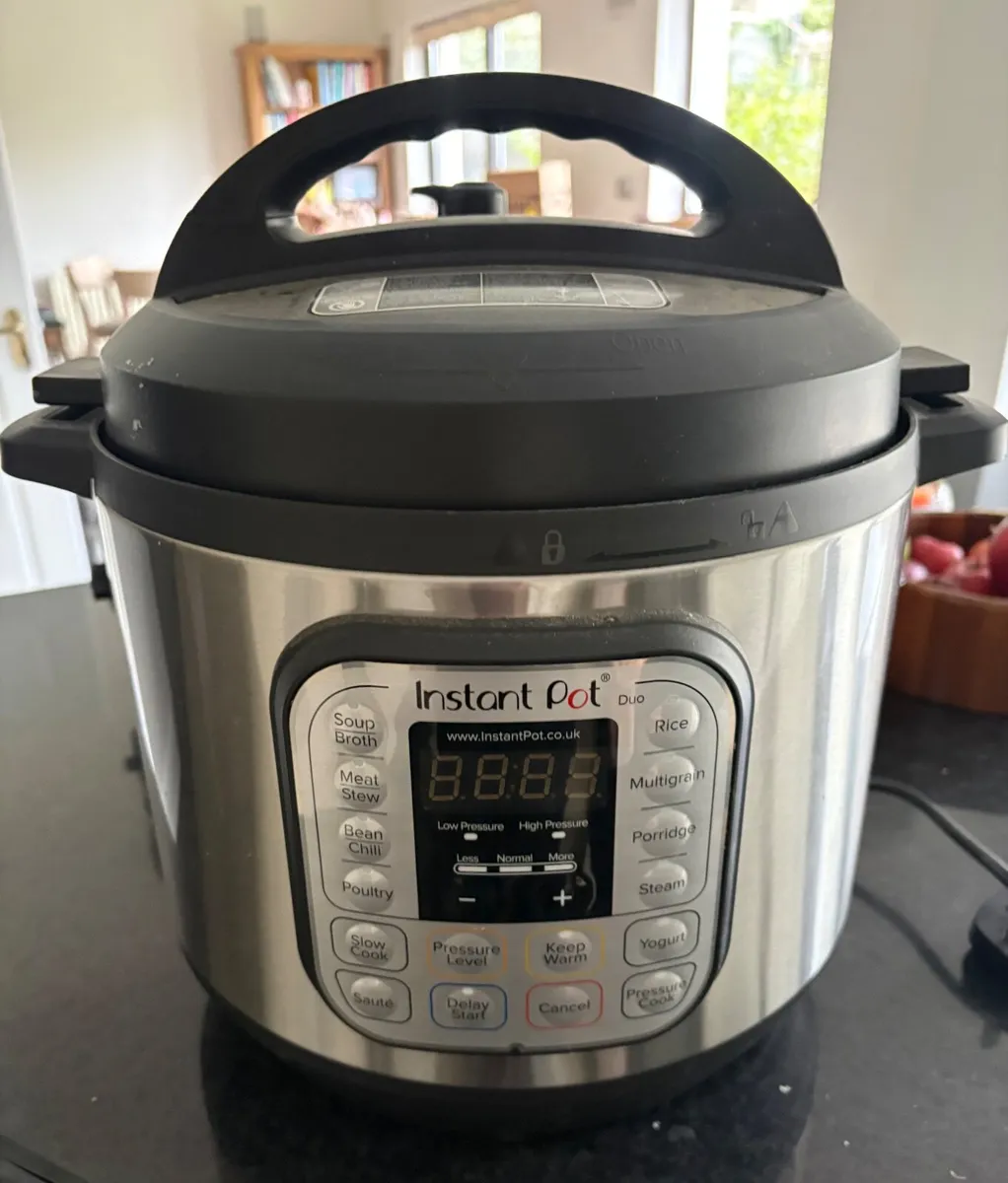 Instant Pot - Pressure Cooker