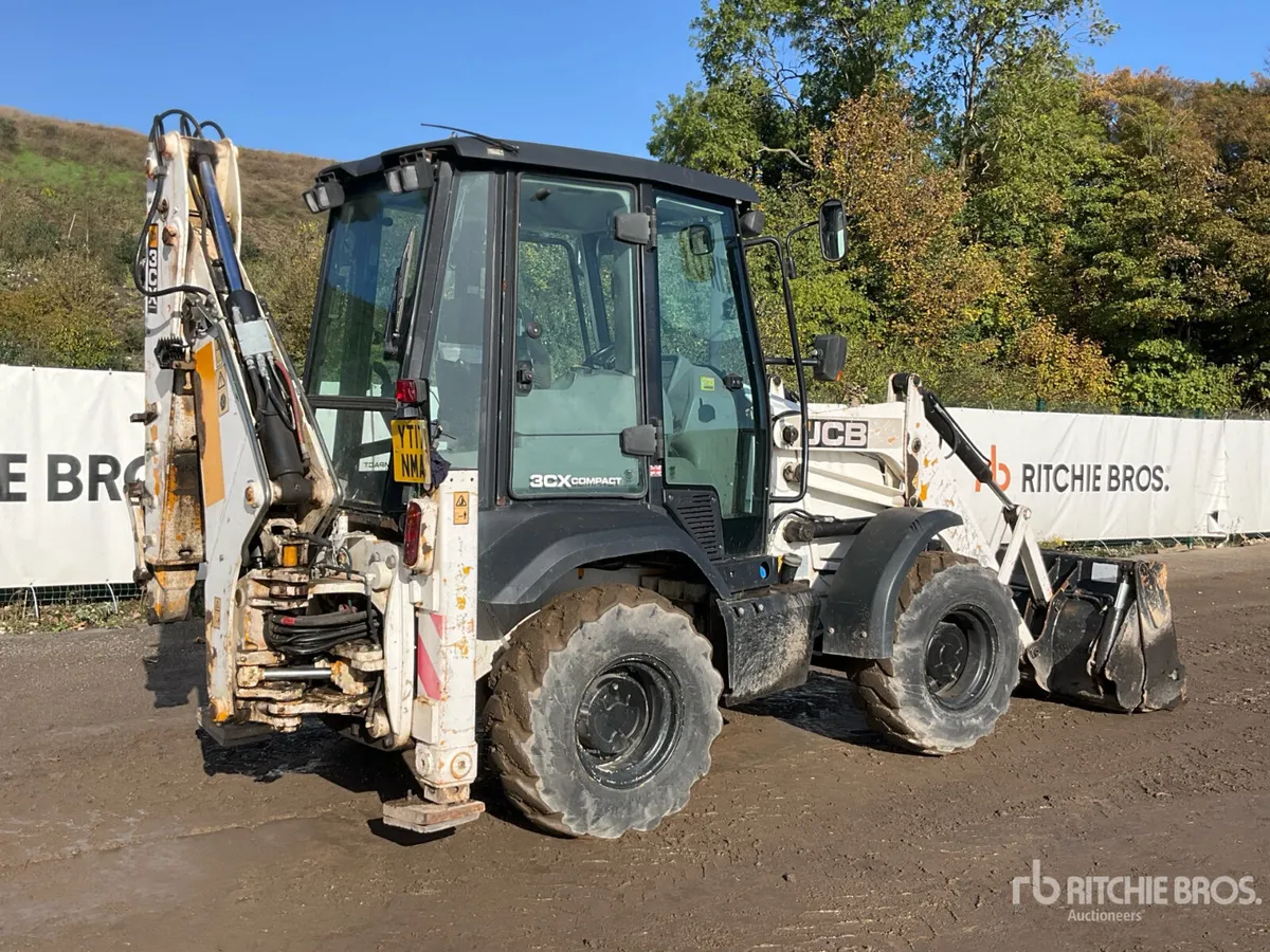 2017 JCB 3CX Compact Backhoe Loader - Image 3