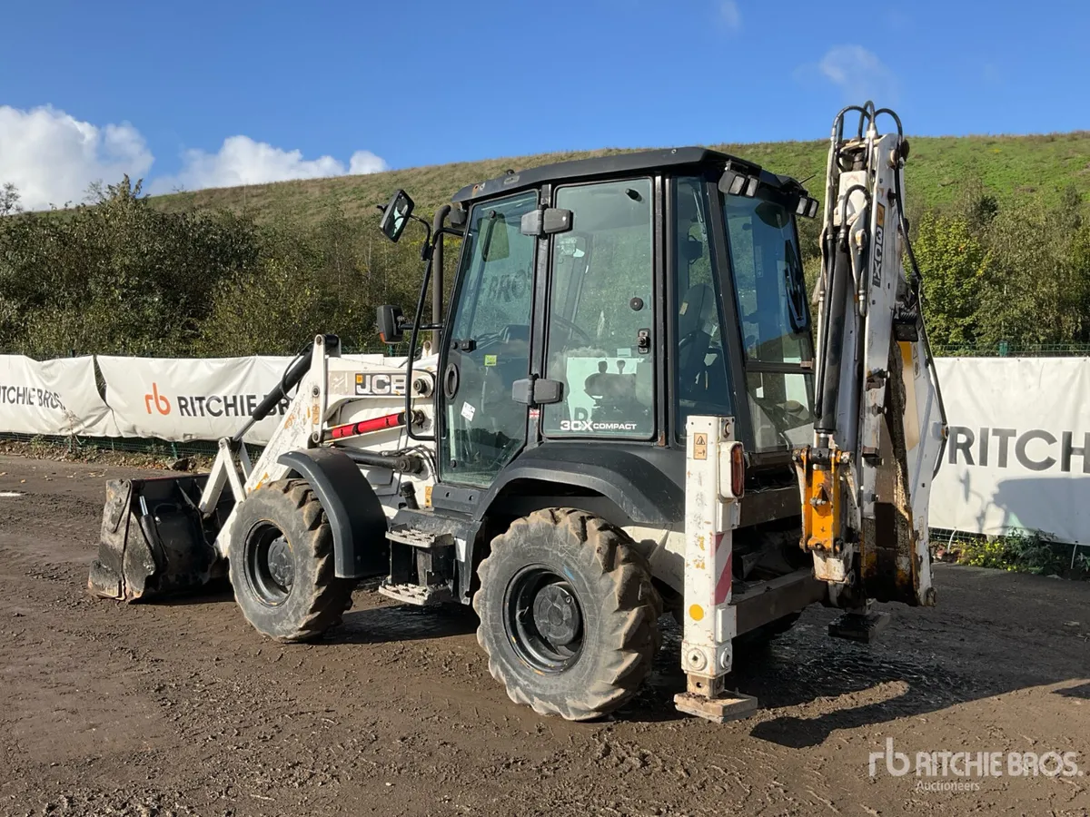 2017 JCB 3CX Compact Backhoe Loader - Image 2