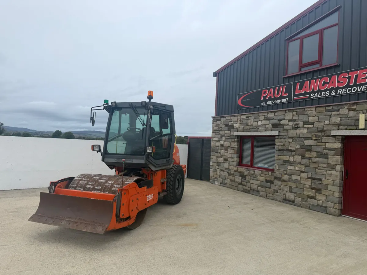 Hamm 7 ton roller for self drive hire - Image 2