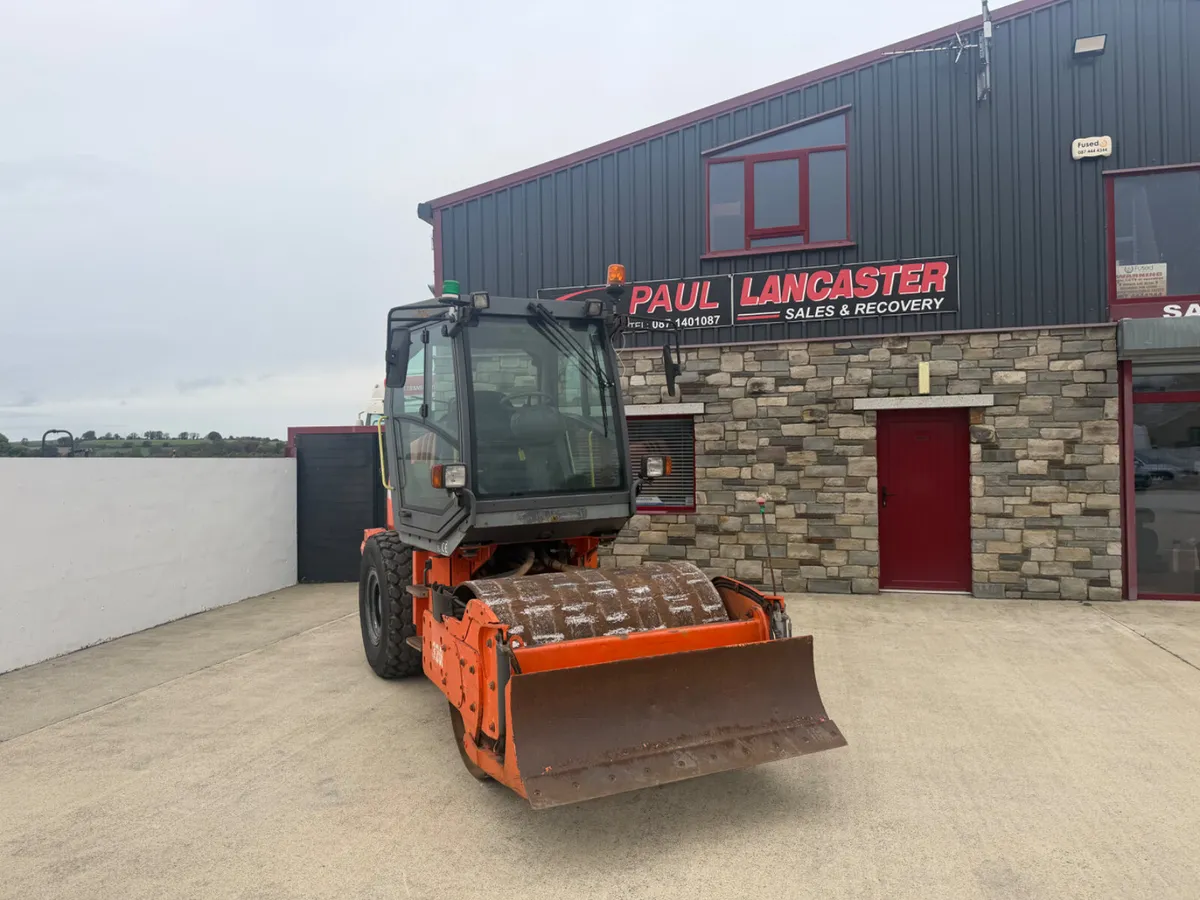 Hamm 7 ton roller for self drive hire - Image 3