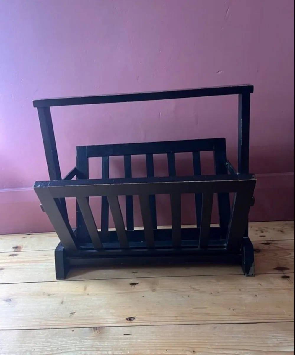 Magazine rack - Image 1