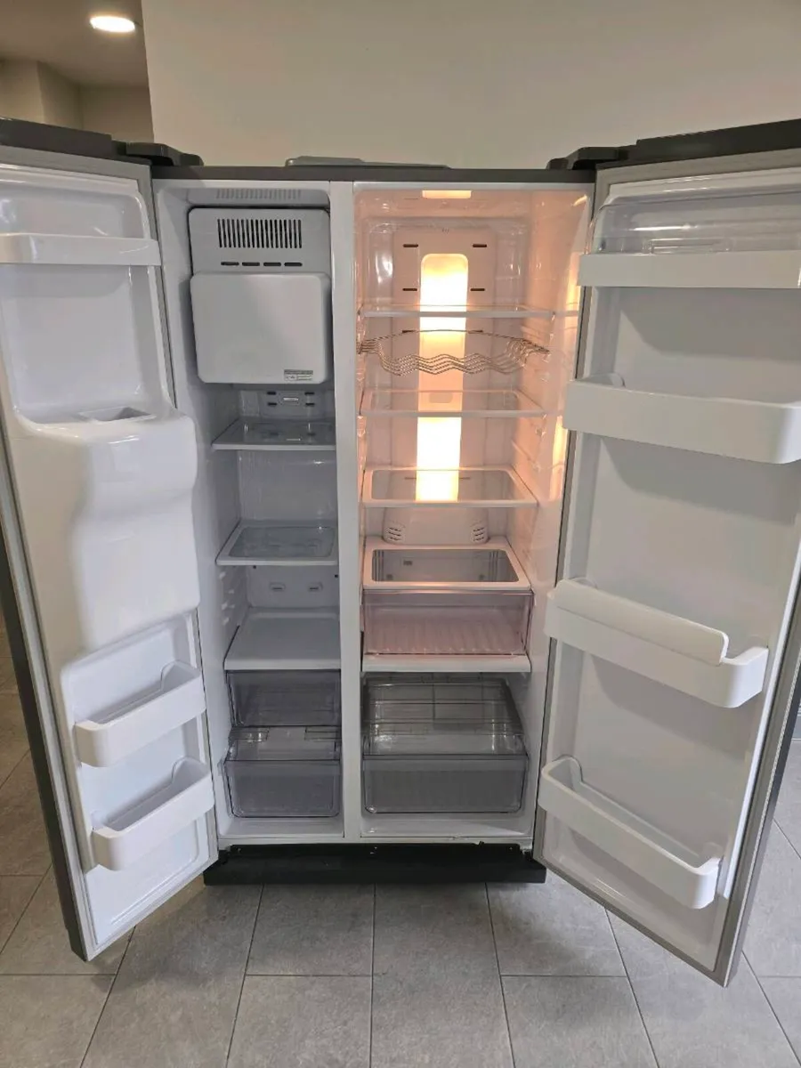 Samsung American Fridge Freezer - Image 4