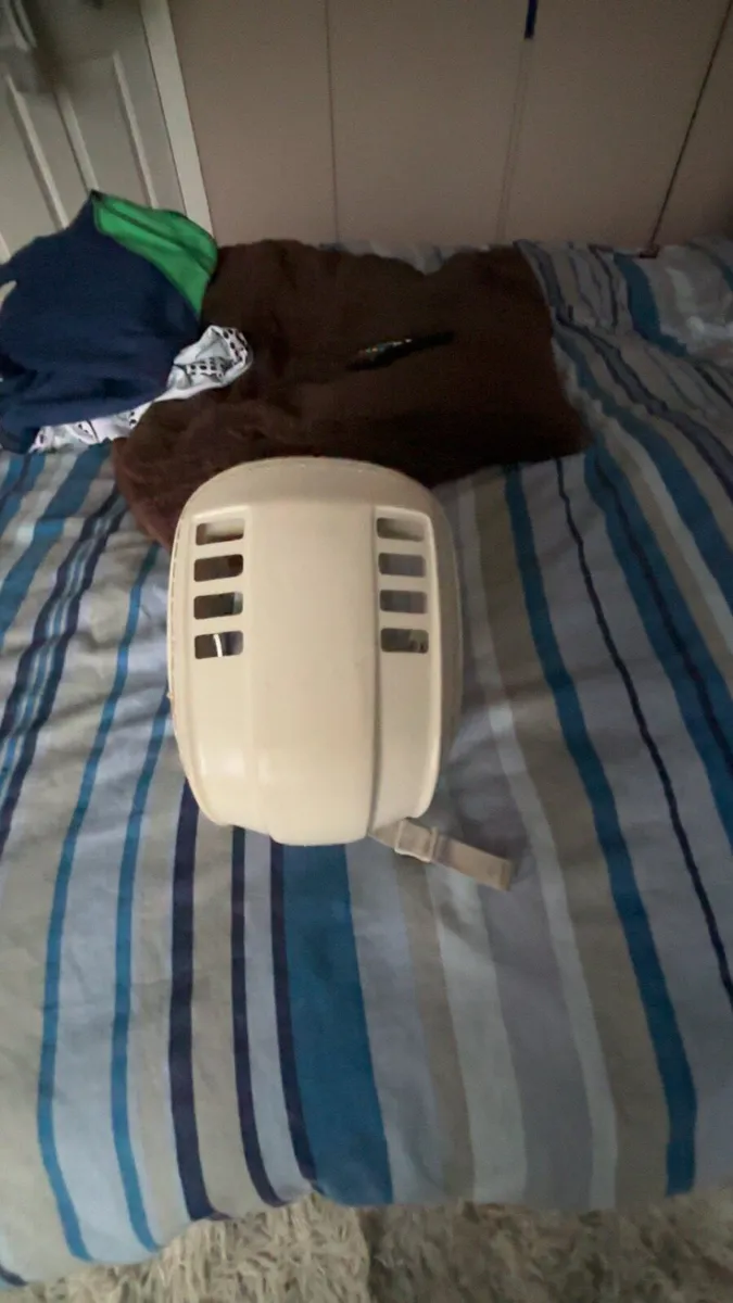 Old style hurling helmet - Image 3