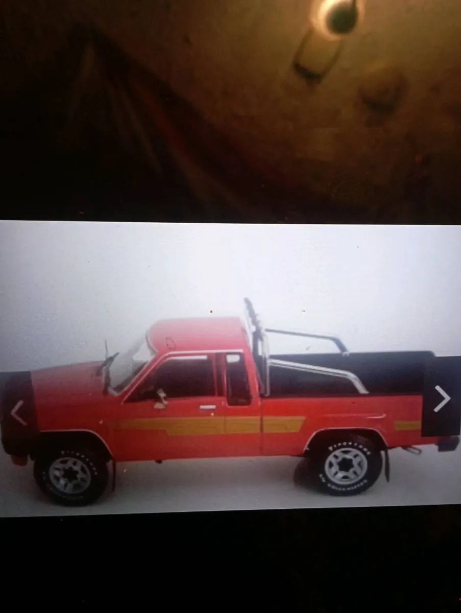TOYTOA HILUX SR5 1986 DIE-CAST 1-18 SCALE 4X4TRUCK - Image 2