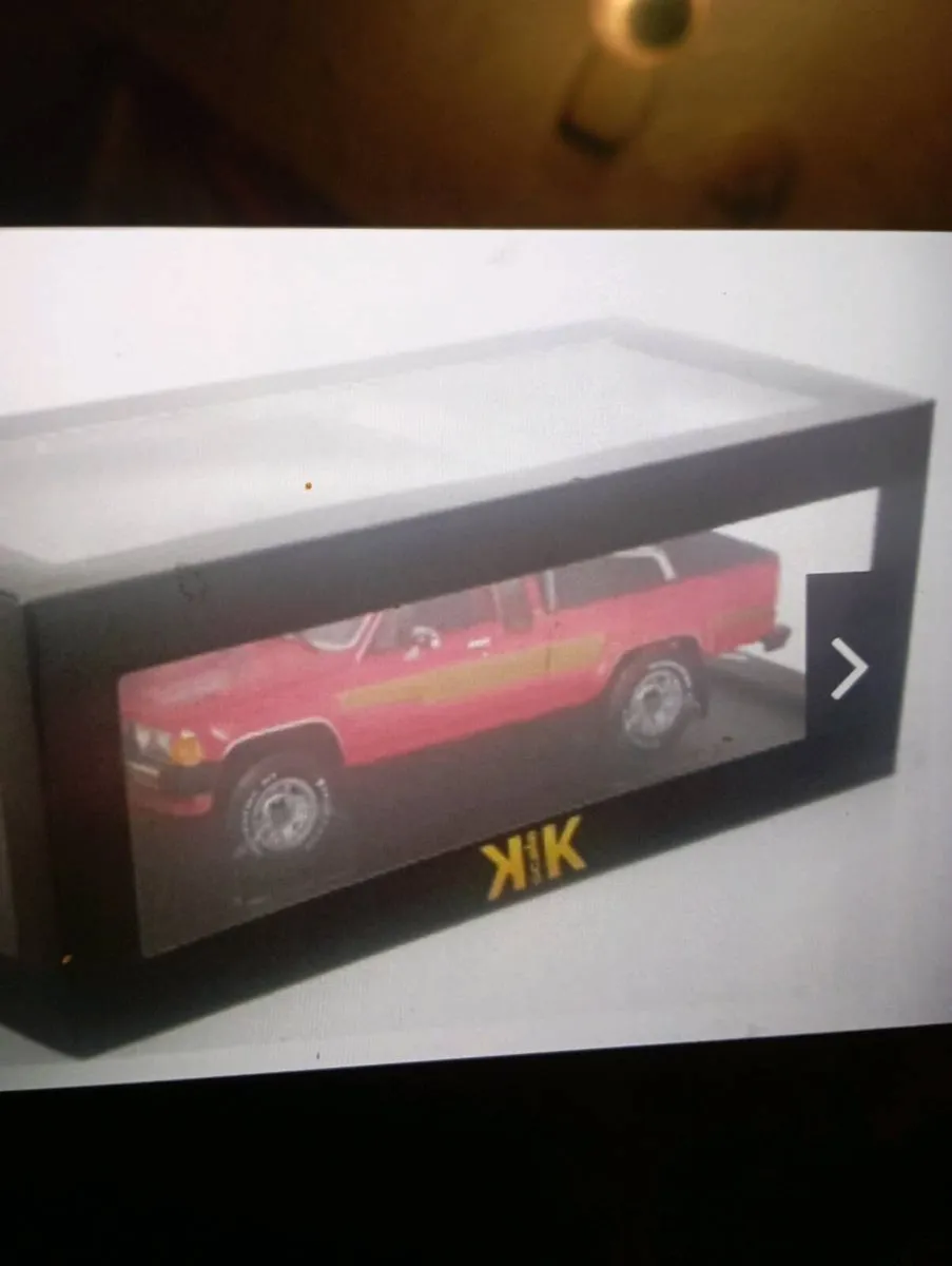 TOYTOA HILUX SR5 1986 DIE-CAST 1-18 SCALE 4X4TRUCK - Image 1