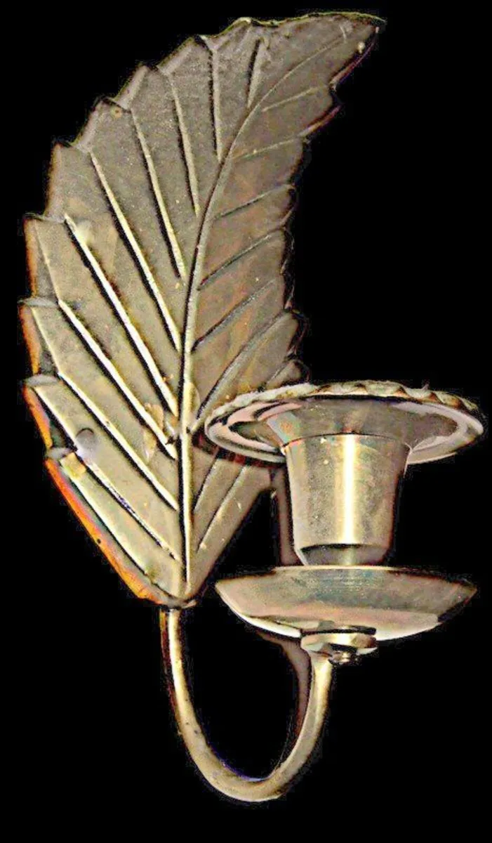 Pristine Vintage Solid Brass Feather Wall Sconce - Image 2