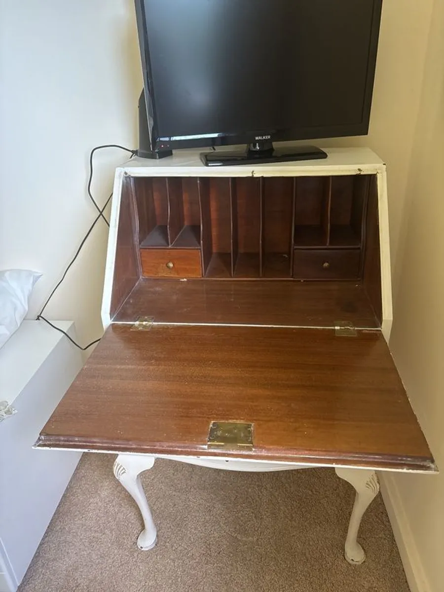 Antique desk and matching chair - Image 3