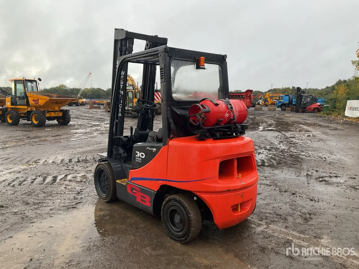 2012 Doosan G30E5 Forklift - Image 3