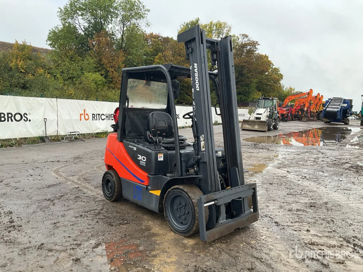 2012 Doosan G30E5 Forklift - Image 4