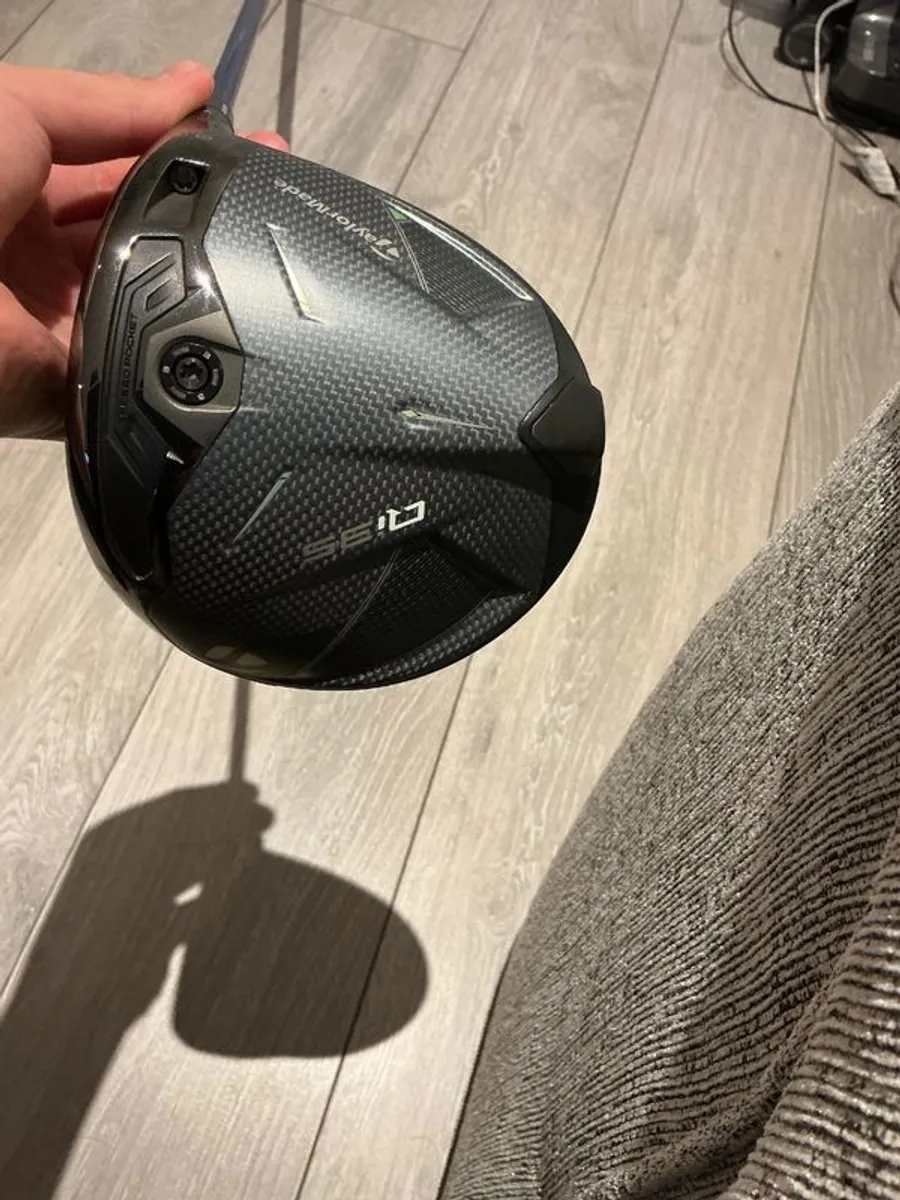 As new Taylormade Qi35 driver + headcover - Image 3