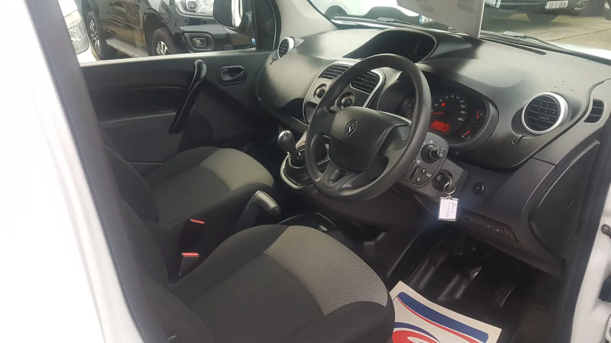 Renault Kangoo 212D 6 SPEED 135KM AS NEW VAT INVOI - Image 4