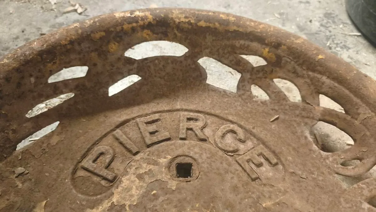 Pierce Wexford cast iron seat - Image 3