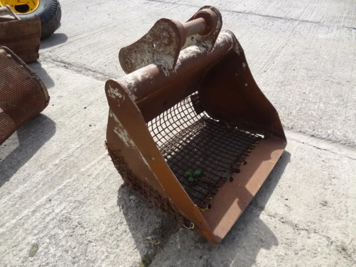 Digger Riddle Buckets - Image 1