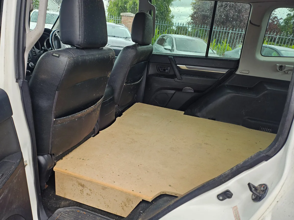 Mitsubishi Pajero 2012 - Image 3