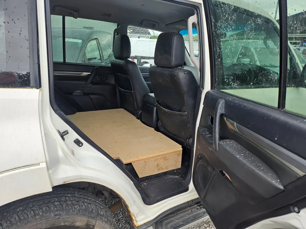 Mitsubishi Pajero 2012 - Image 4