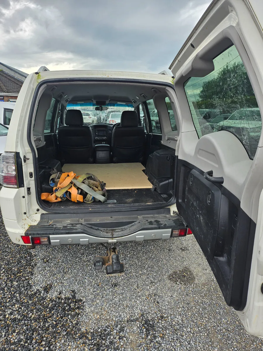 Mitsubishi Pajero 2012 - Image 2
