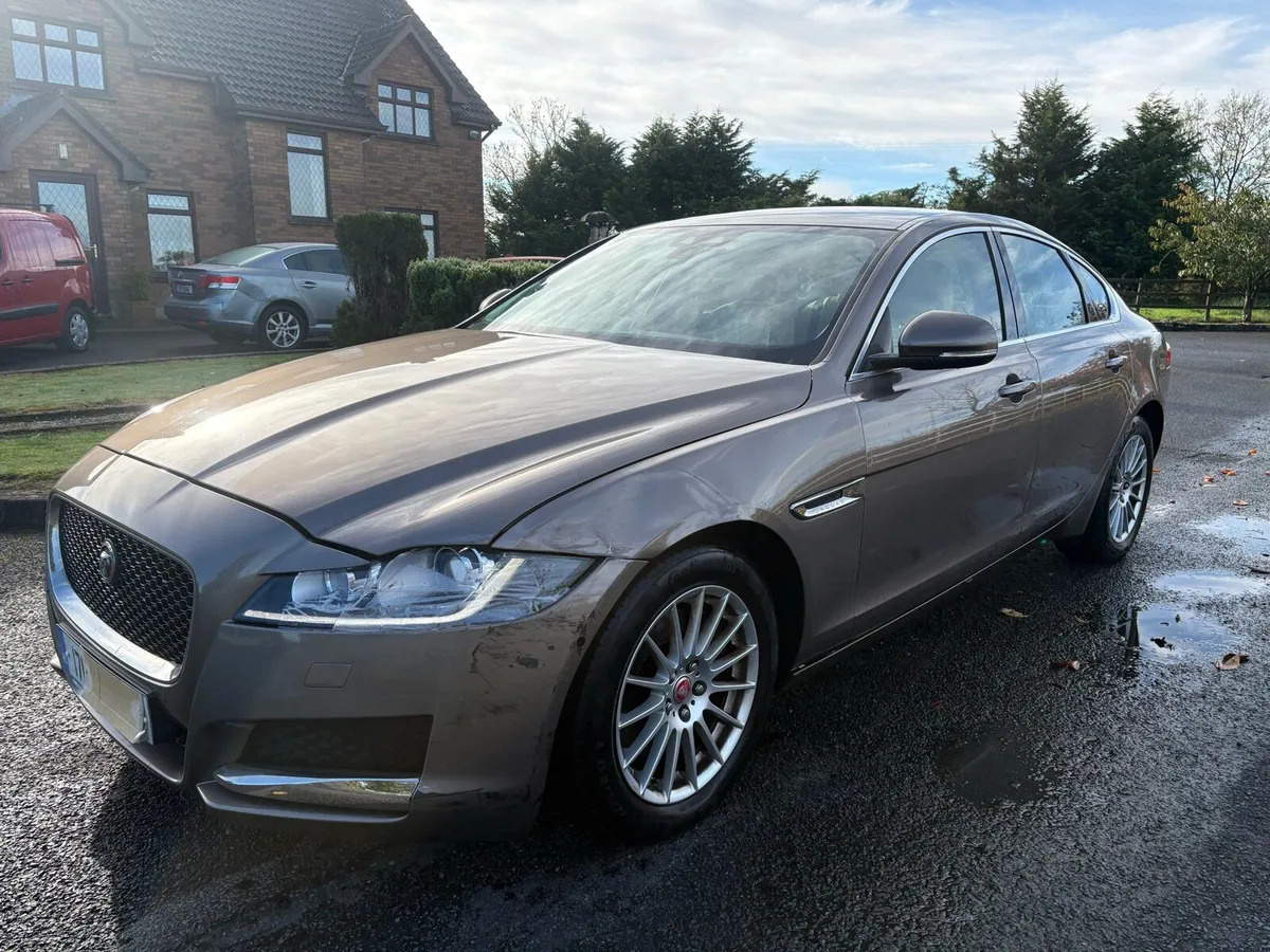2017 Jaguar XF Diesel Automatic,Driving Perfect - Image 3