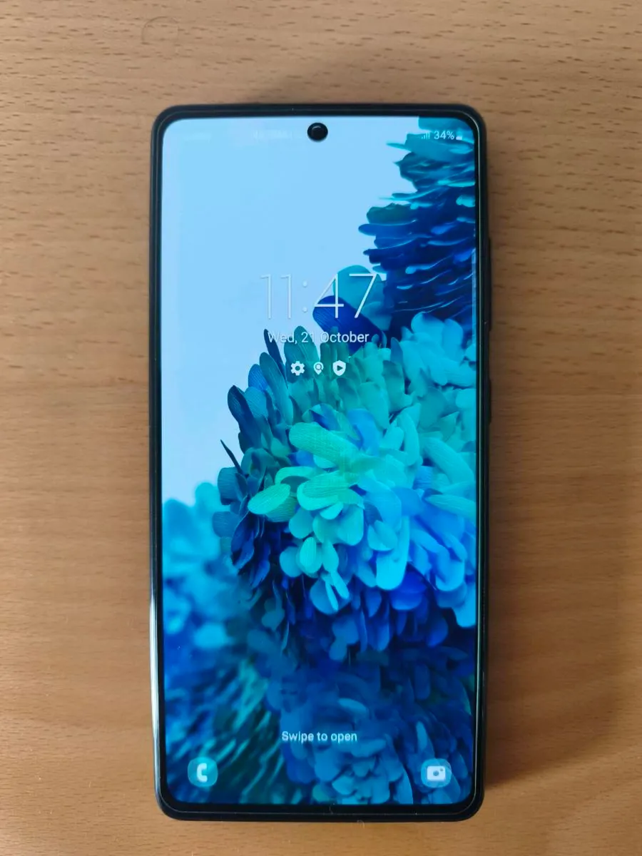 Mint Condition Samsung Galaxy S20 FE 5G Unlocked - Image 1