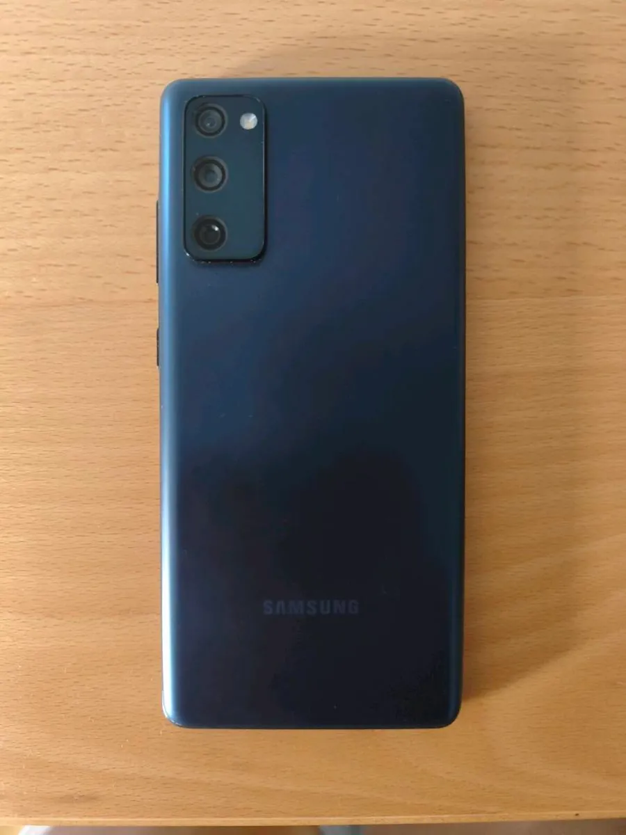 Mint Condition Samsung Galaxy S20 FE 5G Unlocked - Image 2