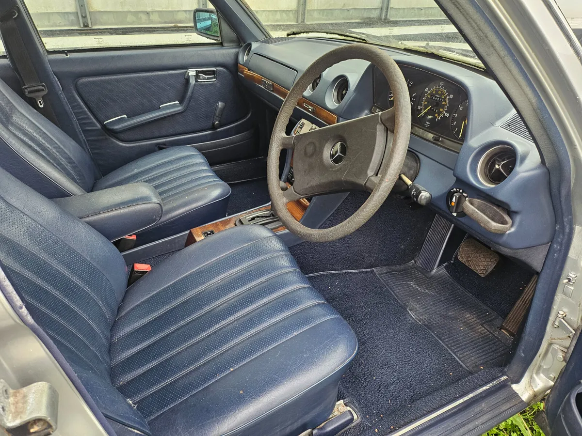 Mercedes-Benz 300 1984 - Image 3