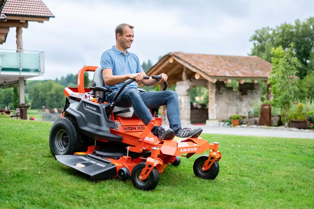 ARIES IKON HD52 ZERO TURN COMMERCIAL MOWER - Image 1