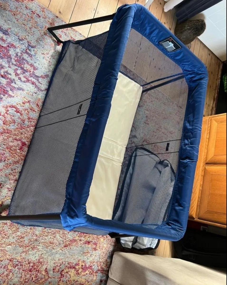 Baby Bjorn Travel Cot - Image 3