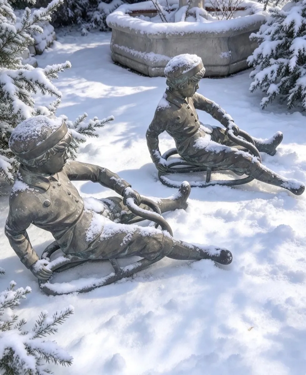 Bronze statues - Image 2