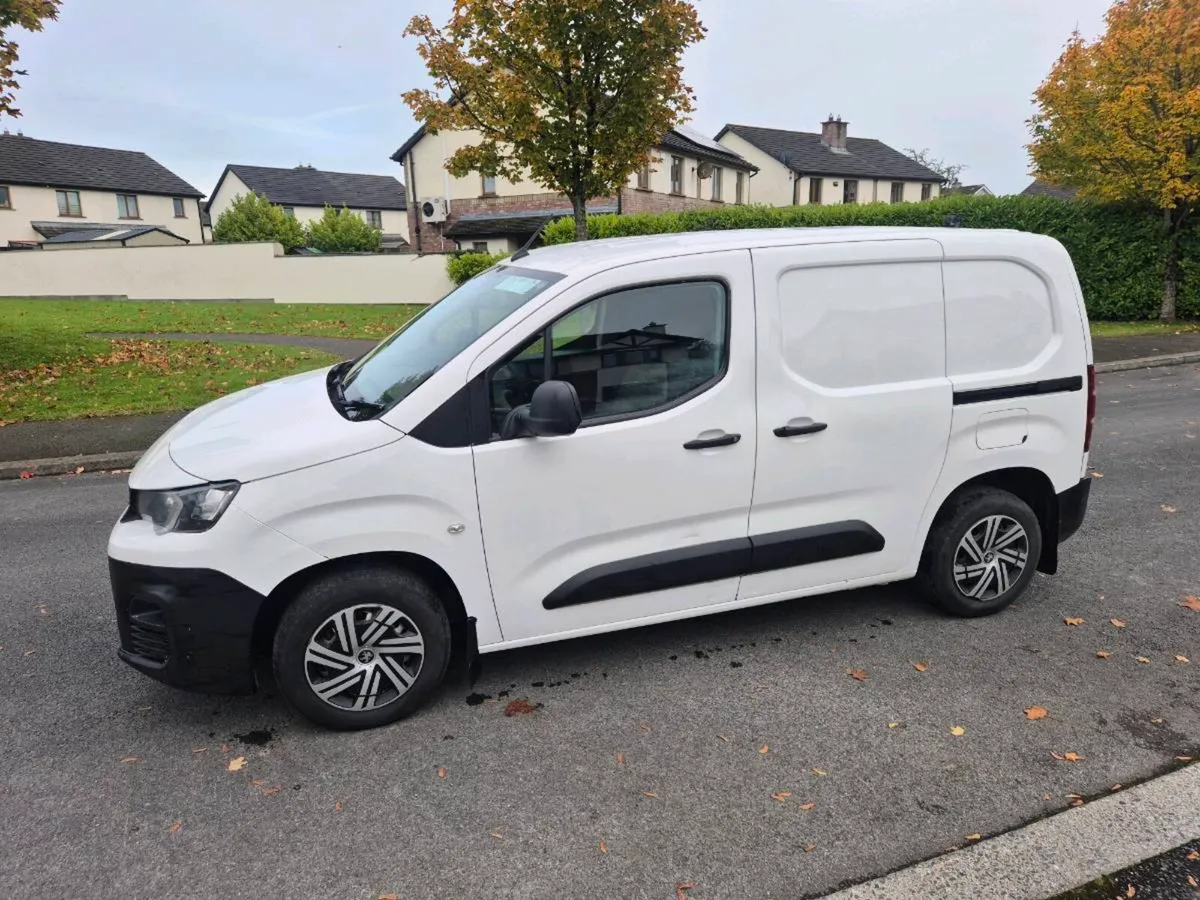 2020 Peugeot partner cvrt and tax - Image 3