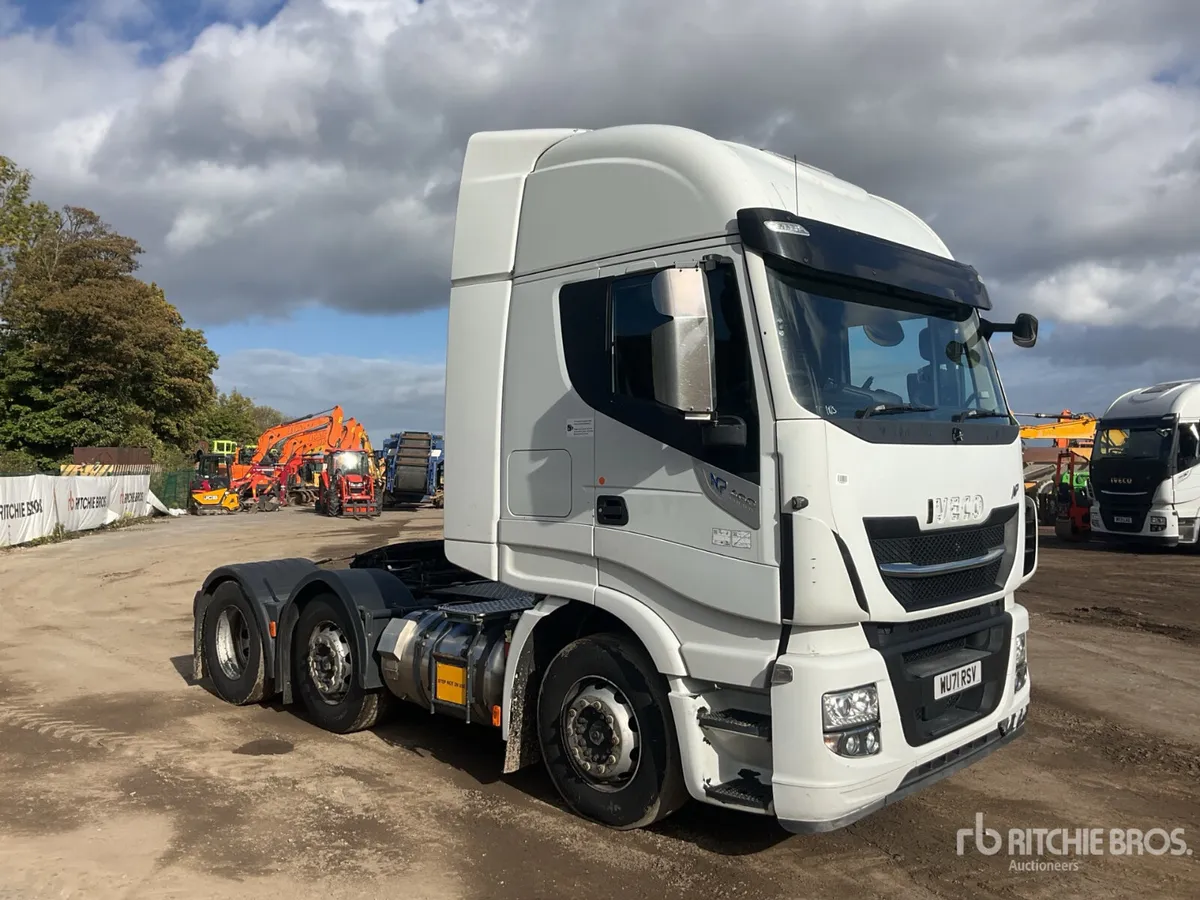 Iveco Stralis 460 LNG 6x2 Sleeper Truck Tractor - Image 4