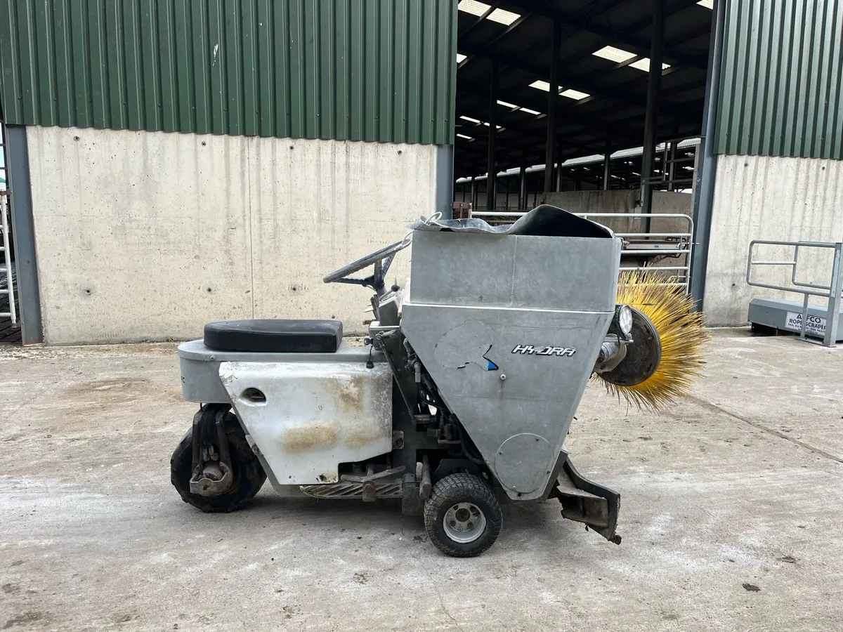 Cubicle sweeper - Image 1