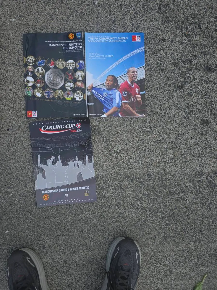 Manchester united fc programmes - Image 1