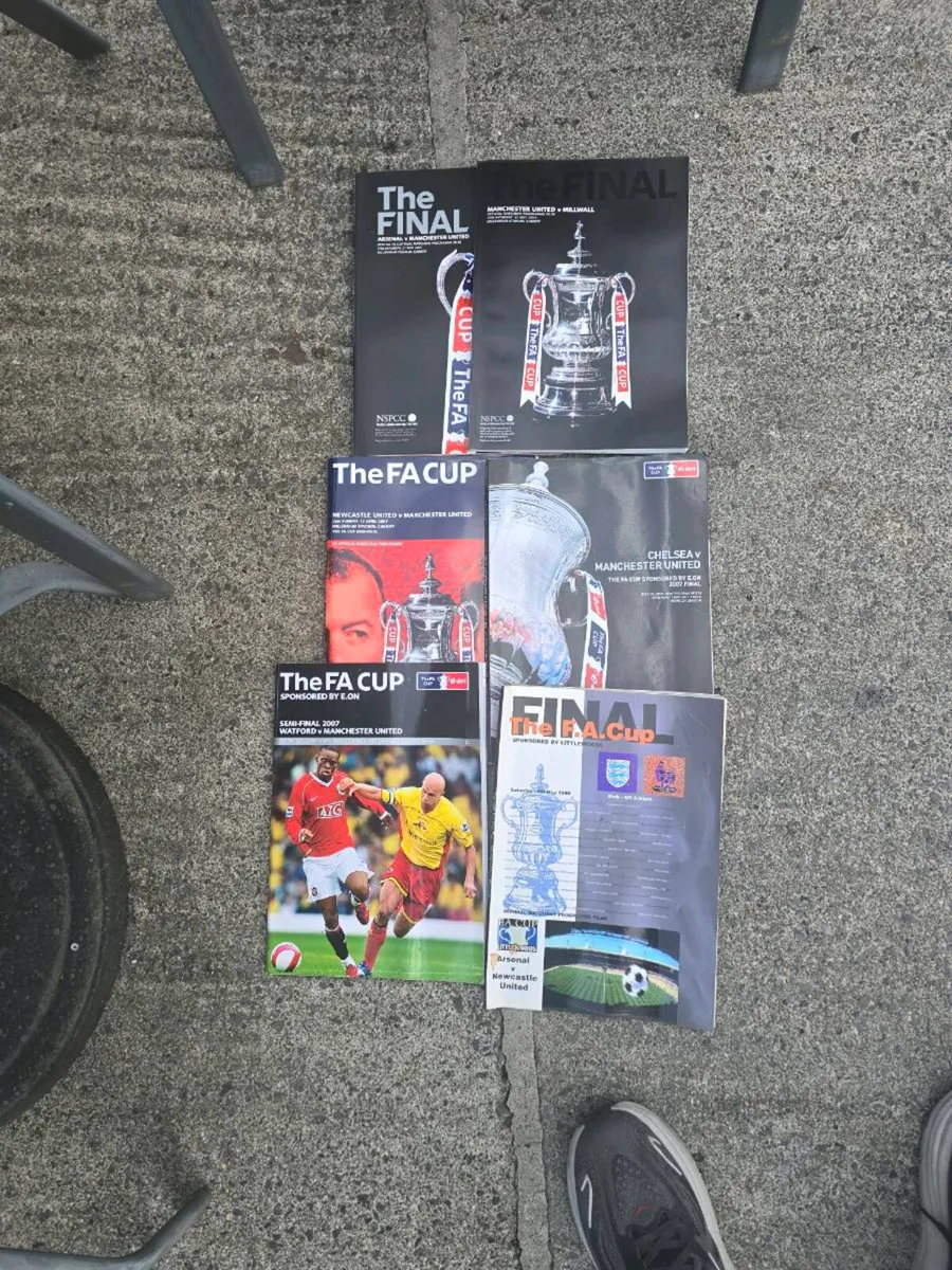 Manchester united fc programmes - Image 3