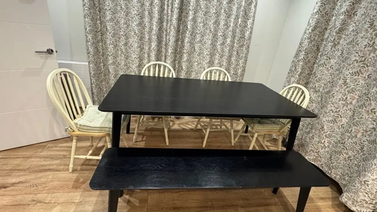 Oak wood black dinning table with a bench and 4 chairs - Image 2