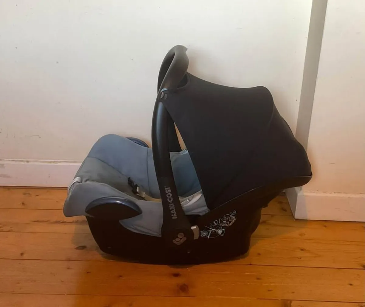 Maxi-Cosi Baby Car Seat & EasyFix ISOFIX Base - Image 4