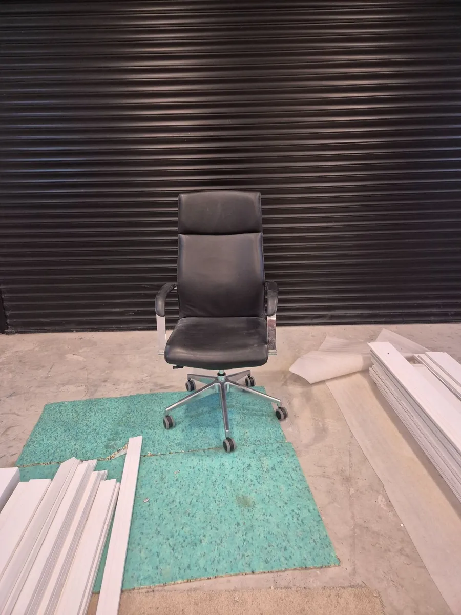Office Desk with Wall Unit. Office Chair included. - Image 2