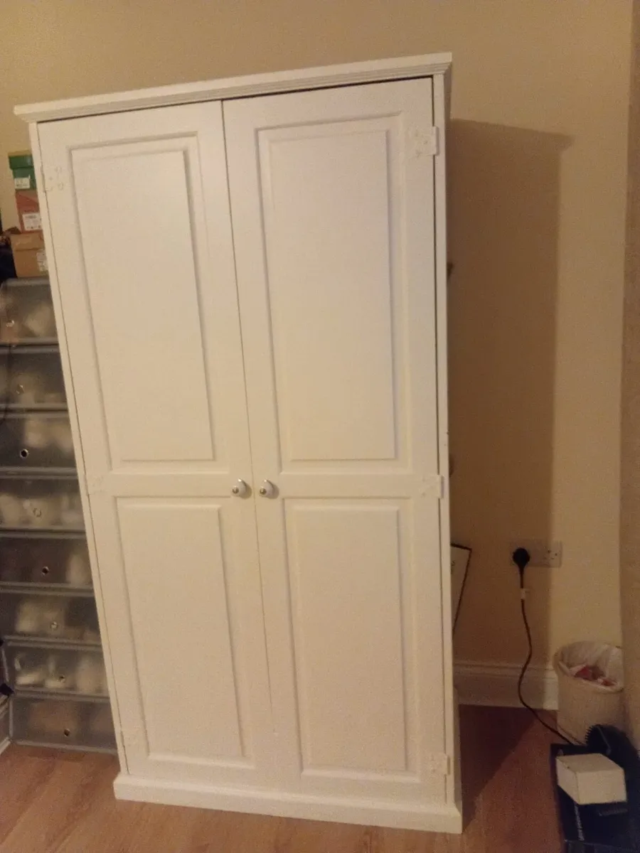White King Size Bedroom Furniture Set – 6 Pieces - Image 3
