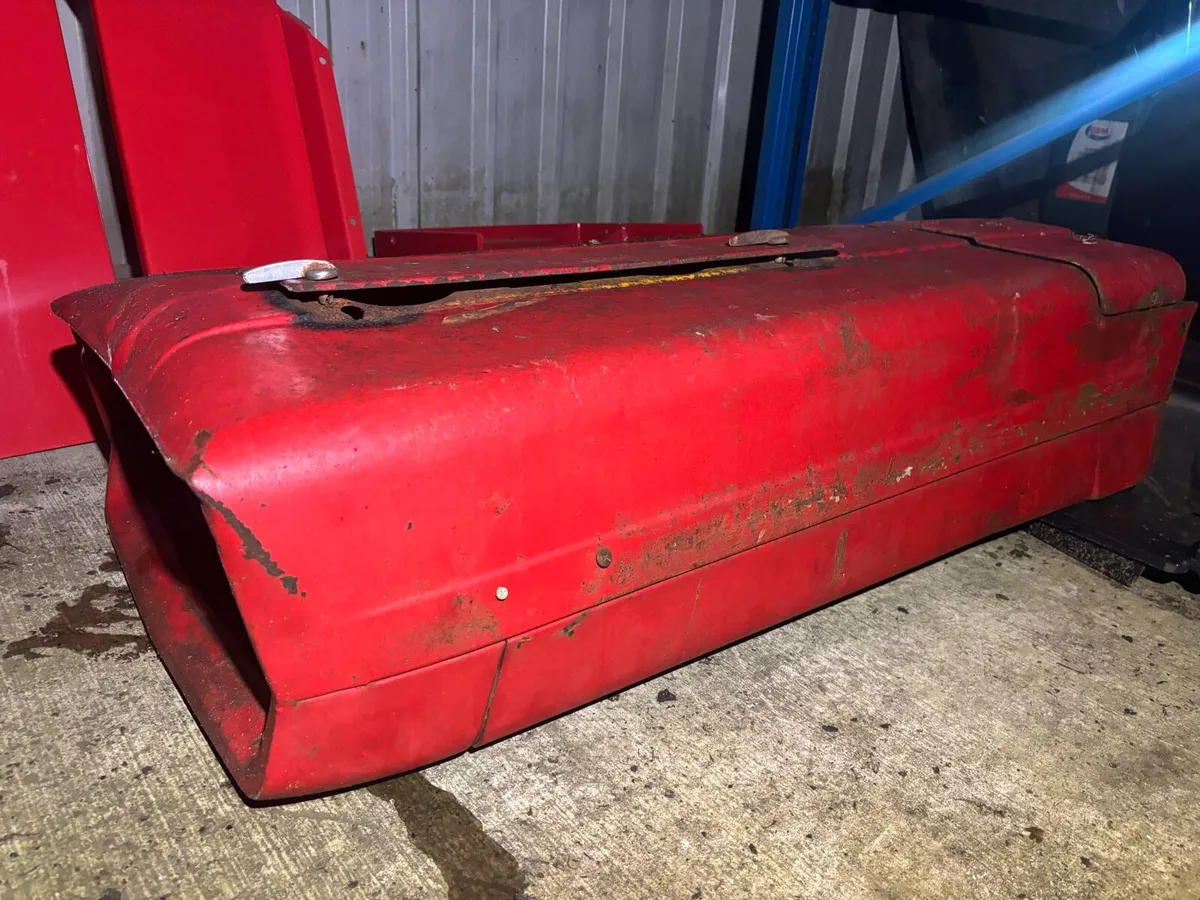 Mf 135 bonnet - Image 1