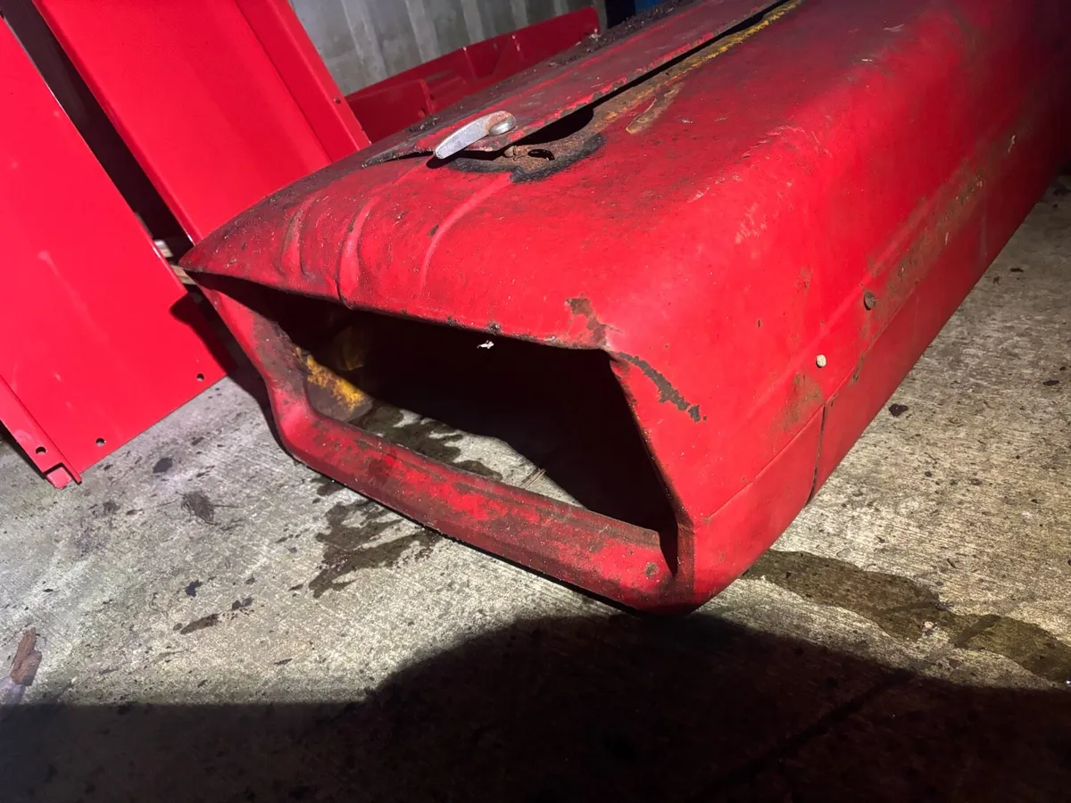 Mf 135 bonnet - Image 2