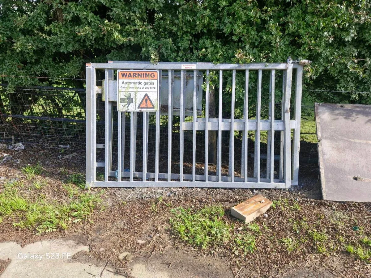 Steel gates - Image 2