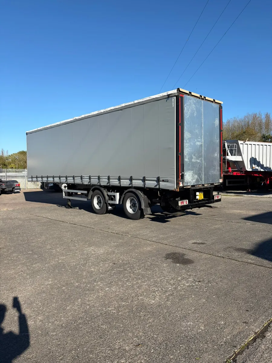 2016 Urban Curtainsider 36 foot Moffet brackets - Image 2