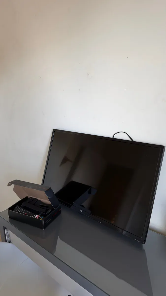 Smart TV & Wall mount - Image 1