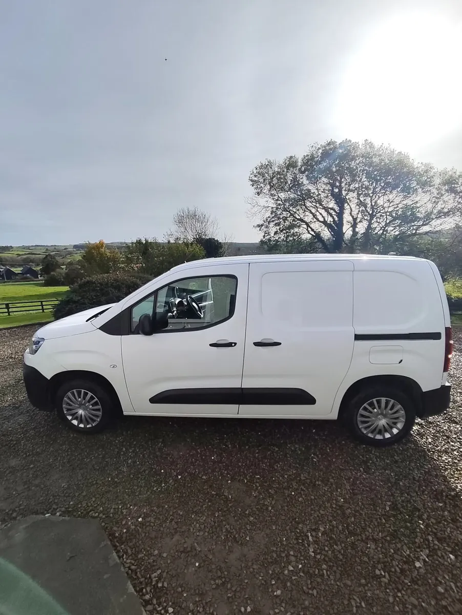 Citroen Berlingo 2022 - Image 2