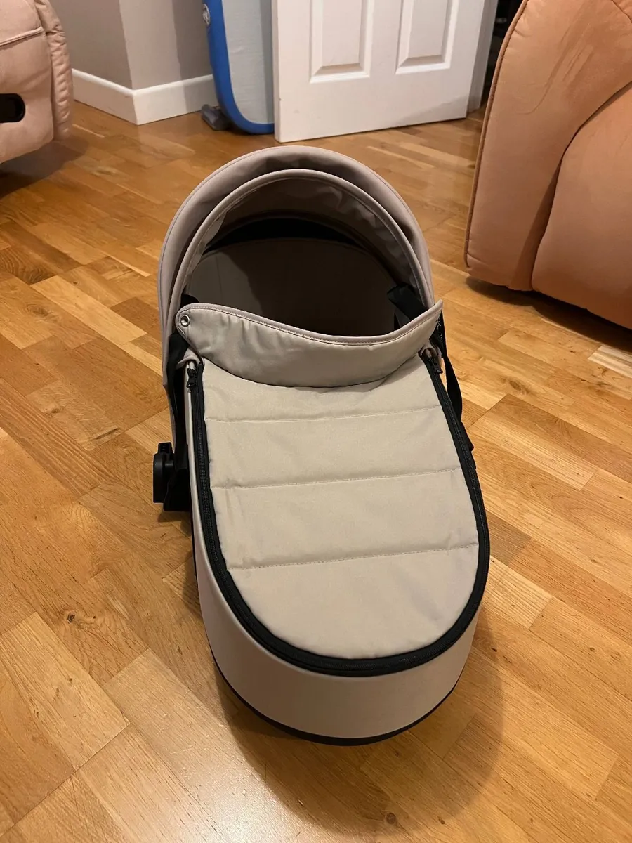 Stokke YOYO Newborn Bassinet / Shell – Like New - Image 1