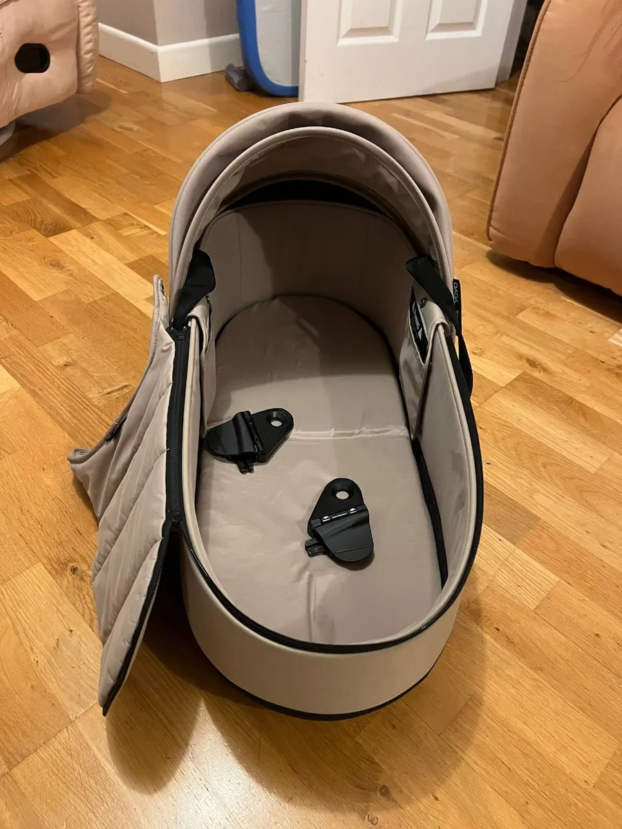 Stokke YOYO Newborn Bassinet / Shell – Like New - Image 3